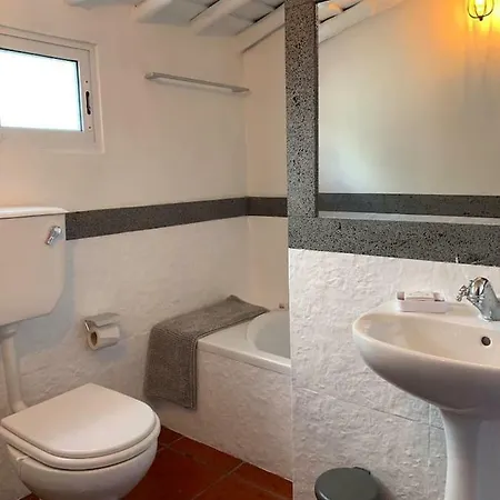 The Boathouse: An Oceanfront * Canto da Areia