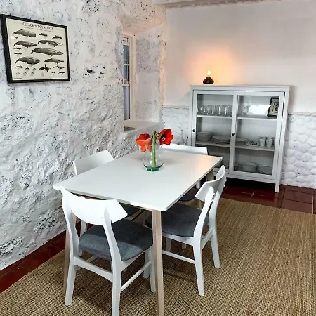 The Boathouse: An Oceanfront Holiday home Canto da Areia