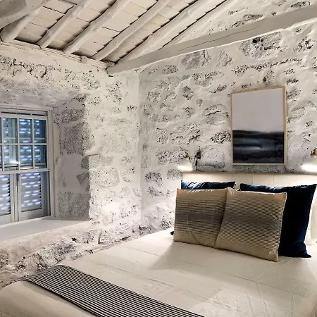 The Boathouse: An Oceanfront Holiday home Canto da Areia